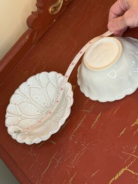 Juliska White Scalloped Ceramic Bowls with Leaf Embossing - Set of 2